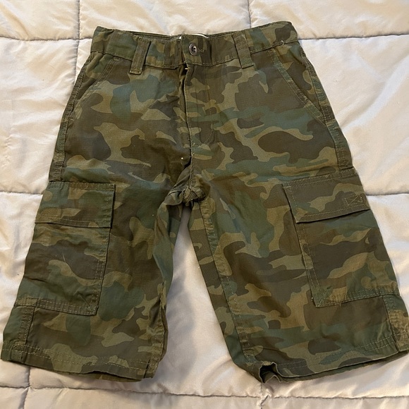 Levi's Other - NWOT size 8 camo Levi shorts